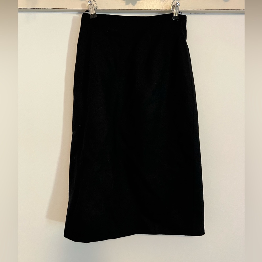 Vintage Liz Claiborne size 6 100% wool black skirt